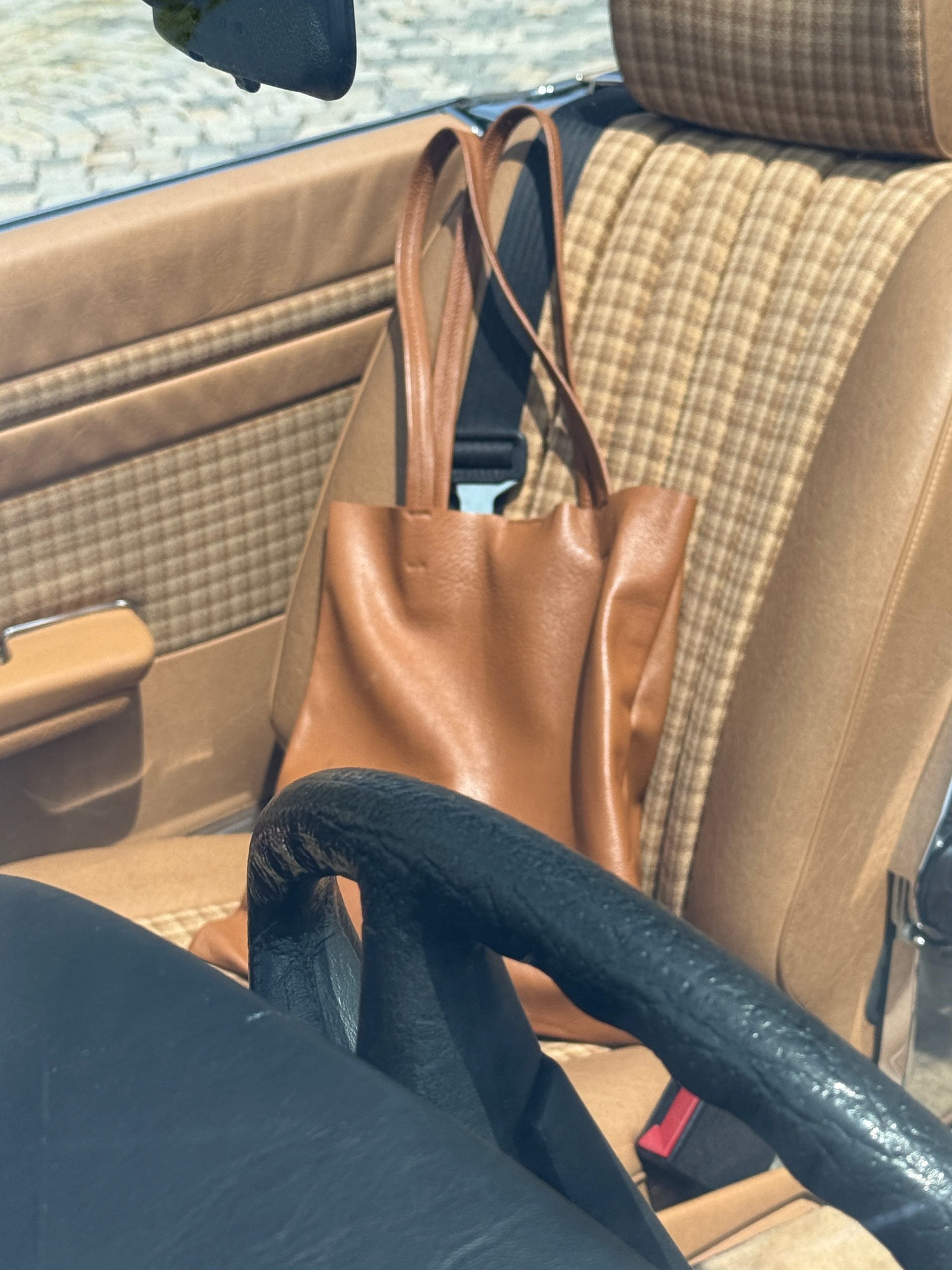 Tate Gallery Full-Grain Ethiopian Goat Leather Tote – Handcrafted in Ethiopia - Image 11