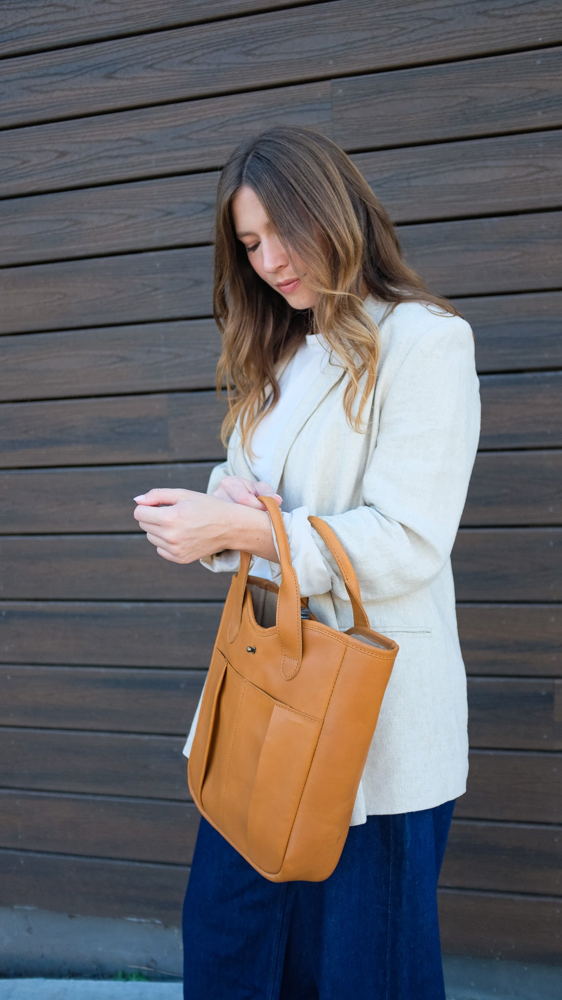 Heritage Full-Grain Leather Whiskey Tote – Adera Collection, Handcrafted in Ethiopia - Image 4