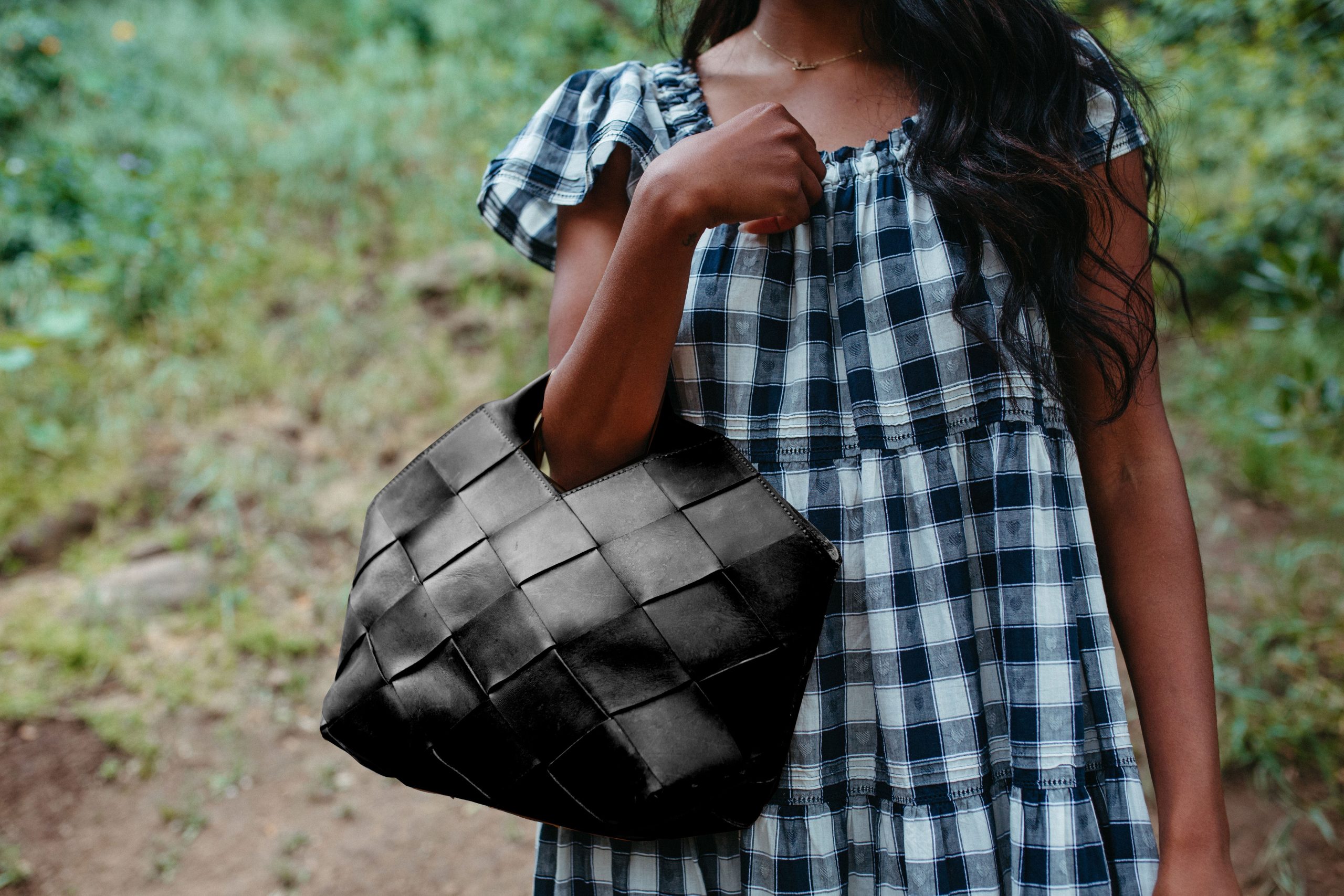 Acacia Woven Ethiopian Leather Handbag – Black, Handcrafted in Ethiopia - Image 2